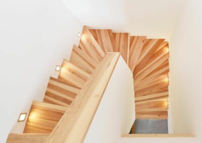Treppe aus Holz Fertighaus